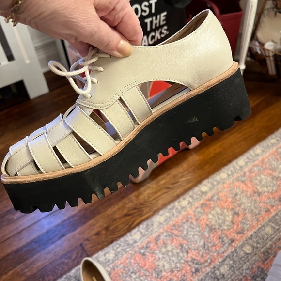 All Black Women’s Cream Woven Oxfords - Picture 2 of 7